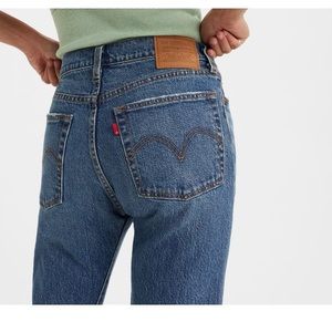 Levi Wedgie Straight Leg - Dark/Medium Wash. W29 L28